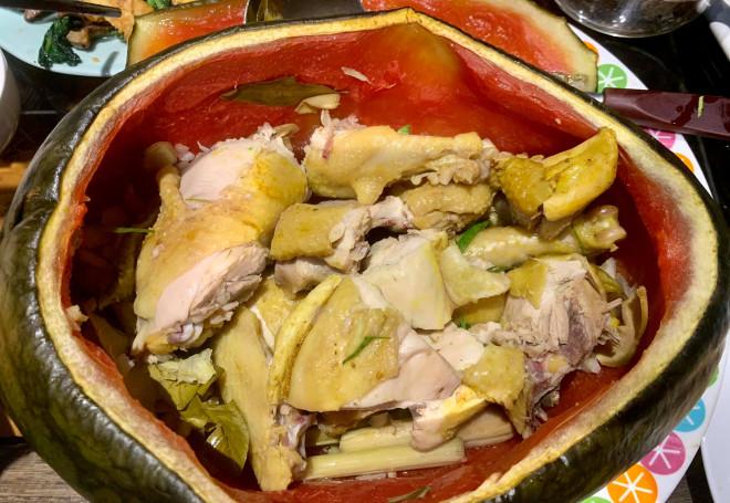 Gà nướng dưa hấu? Nghe lạ lùng mà ngon không tưởng!