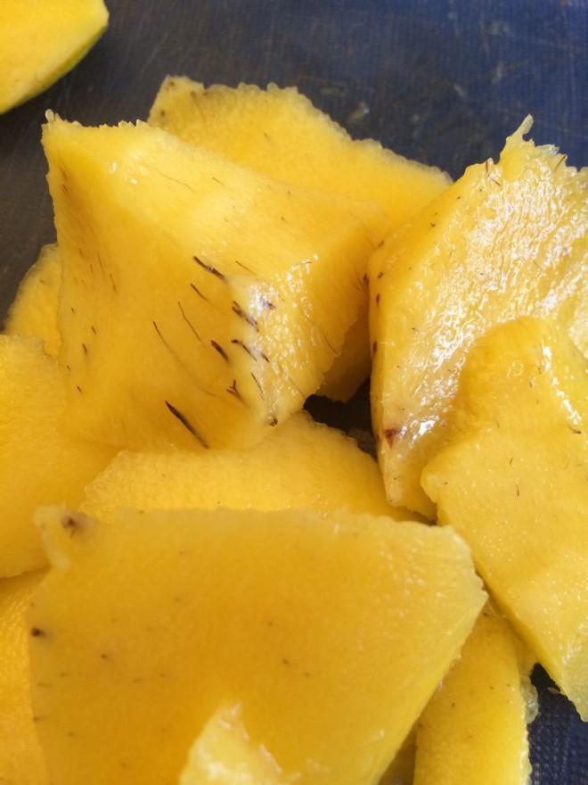 Xoài nổi chỉ đen có ăn được không hay nên bỏ đi?