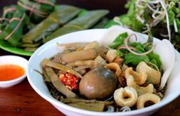Bún cua thối, món đặc sản đầy thử thách của Pleiku
