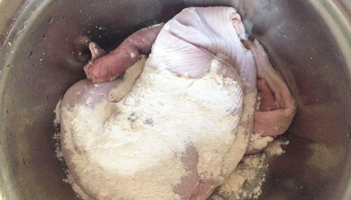 Cách làm sạch dạ dày heo nhanh bằng những nguyên liệu dễ kiếm trong nhà bếp