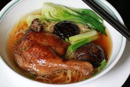 Công thức nấu mì vịt tiềm bổ dưỡng cho bữa tối của cả gia đình