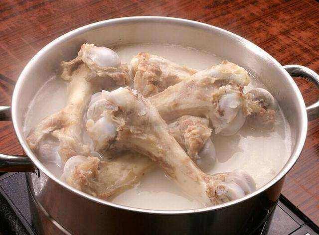 Hầm xương muốn nhanh mở ngay ngăn đông lấy thứ này cho vào, đảm bảo xương mềm, nước ngọt