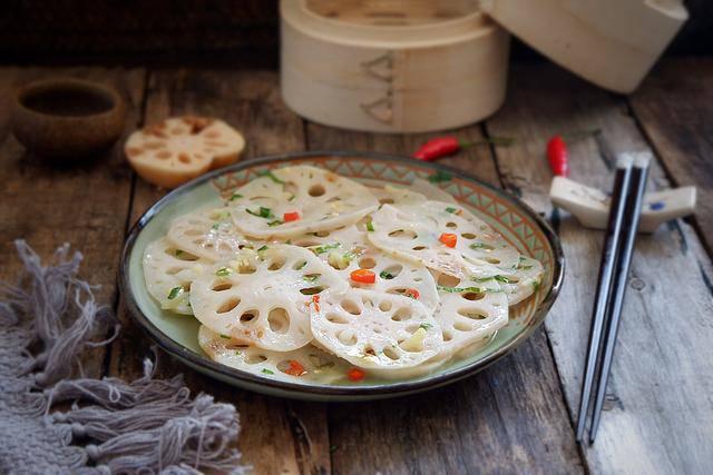 Thêm bước này khi chế biến, củ sen xào lúc nào cũng trắng tinh mà chẳng lo dính chảo