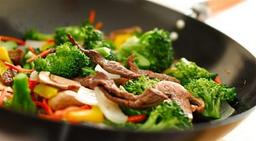 Dù có bận đến đâu, bạn vẫn phải chần sơ 5 loại rau này trước khi xào rau