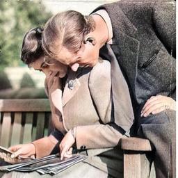 Chuyện tình cổ tích của Nữ Hoàng Elizabeth II và Hoàng thân Philip