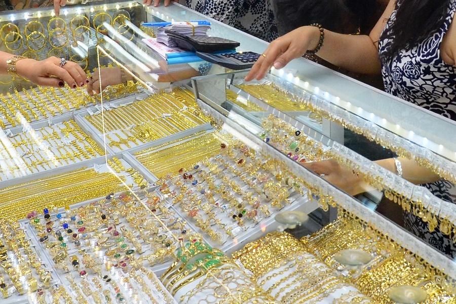 Giá vàng hôm nay 10/5 tiếp tục điều chỉnh giảm ở cả thị trường trong nước và quốc tế
