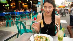 Đi du lịch ăn đồ ăn bản địa - trải nghiệm nếu bỏ lỡ sẽ tiếc vô cùng