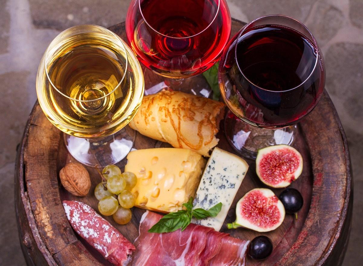 Những điều cơ bản cần biết để chọn rượu vang phù hợp với đồ ăn