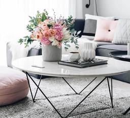 4 ý tưởng trang trí bàn nước đơn giản mà tạo điểm nhấn cho phòng khách