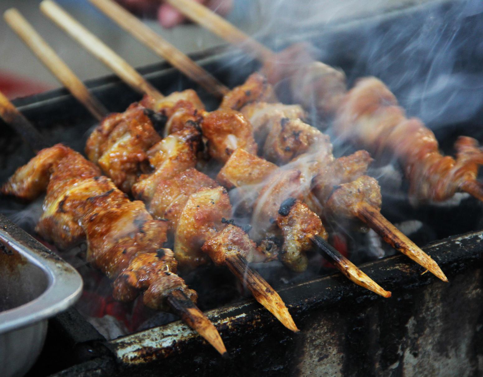 7 hàng thịt xiên nướng ngon nức lòng người Hà Nội