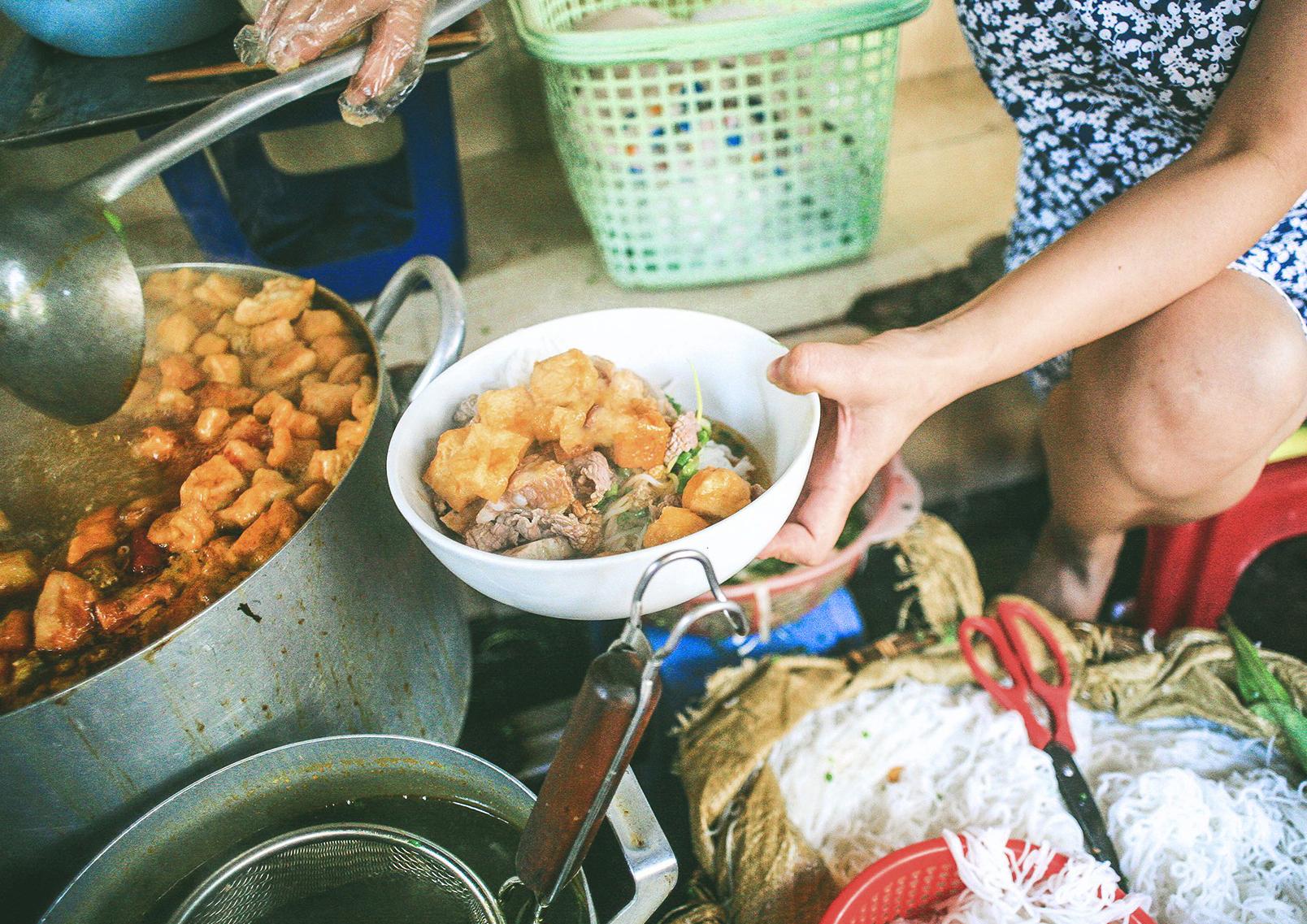 Giản dị mà ngon khó quên như bát bún riêu Hà Nội