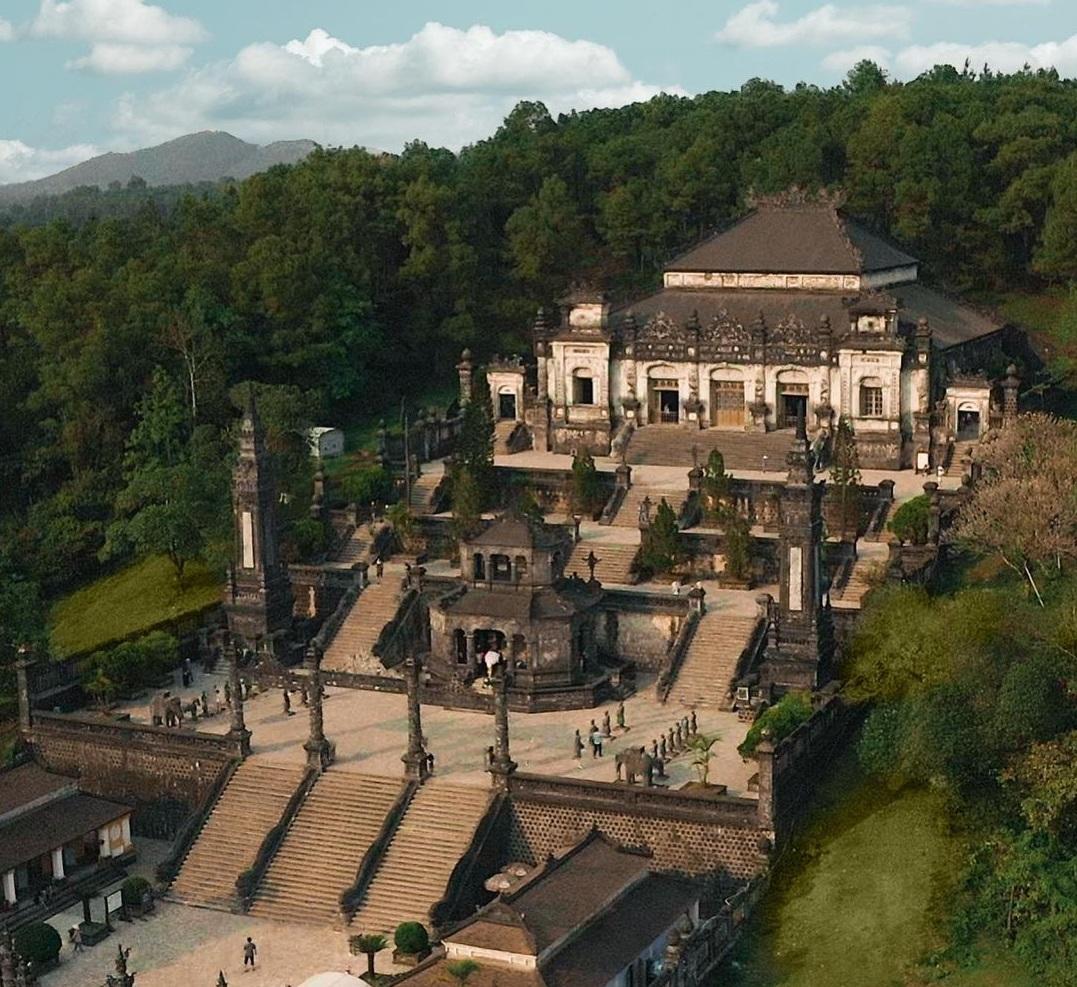 Lăng Khải Định, điểm du lịch dành cho người yêu kiến trúc ở Huế