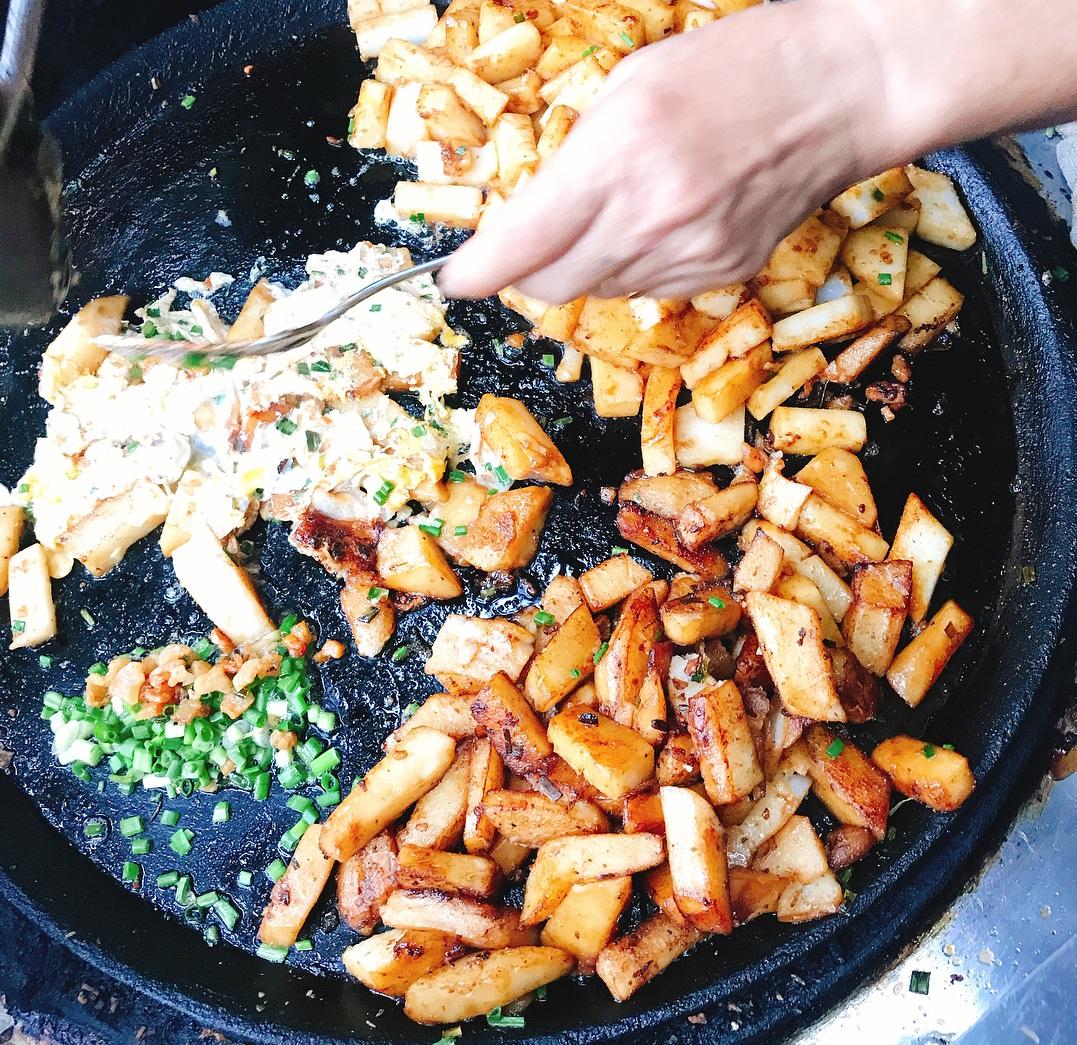 5 món ăn đường phố nổi tiếng “thơm ngon khó cưỡng" của Sài Gòn