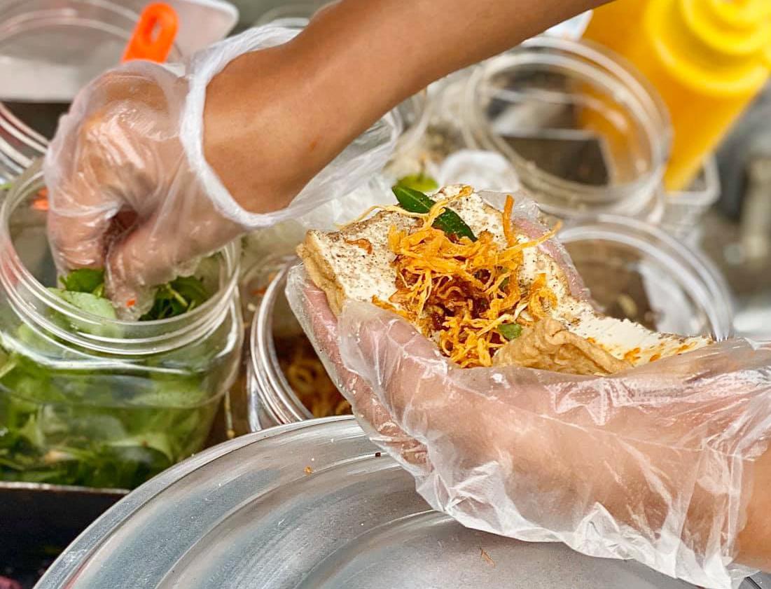 Tàu hũ hấp - món ăn đường phố lạ mà quen đang rất "sốt" ở Cần Thơ