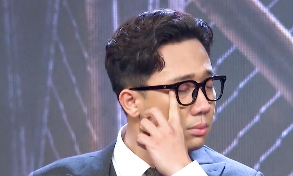 Chung kết Rap Việt: Trấn Thành bật khóc vì tiết mục đầy cảm xúc của Gonzo