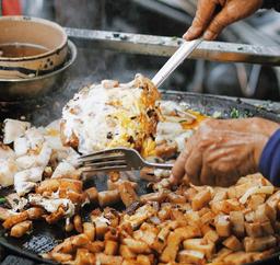 Chiều Sài Gòn ăn gì? Ăn bột chiên ở 5 tiệm rất ngon này!