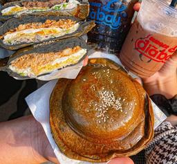 4 món bánh ăn thì ngon, chụp hình sống ảo thì đẹp ở Sài Gòn