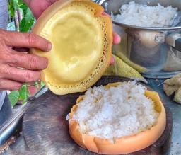 Xe bánh dừa cadé hơn 40 năm rong ruổi mọi ngóc ngách tại Sài Gòn