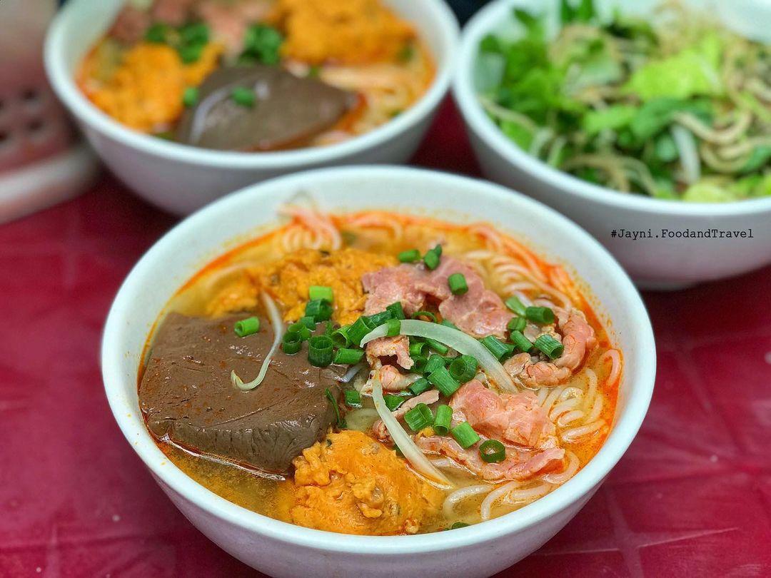 Đến Huế mà không ăn đủ 4 đặc sản này thì thà ở nhà còn hơn