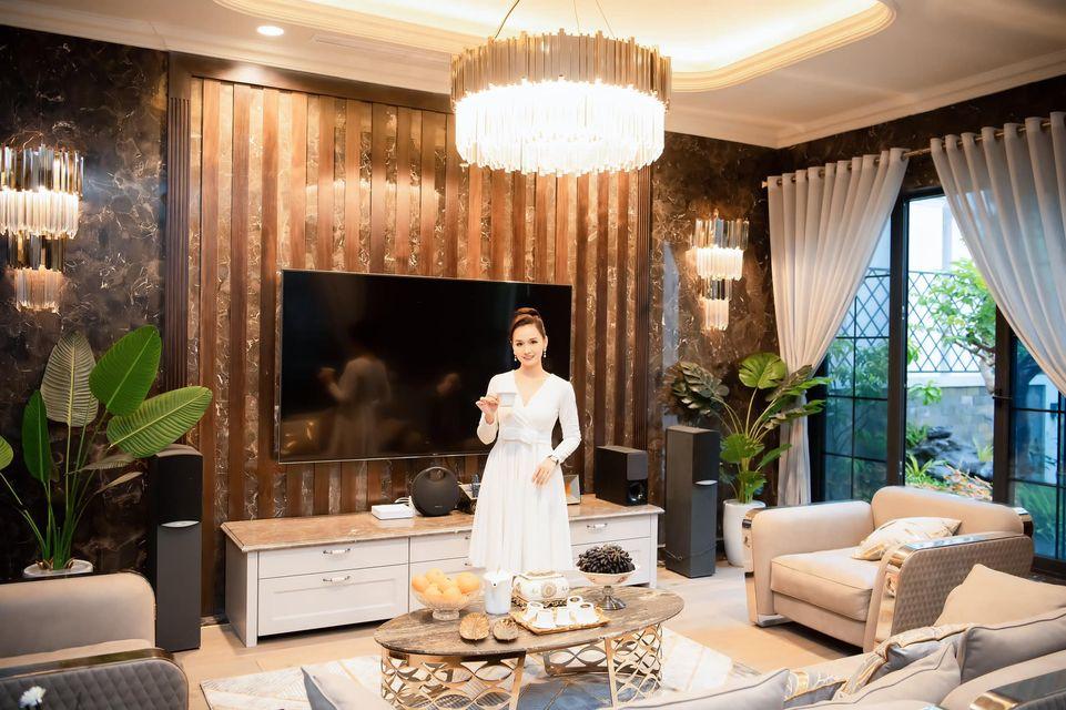 Thăm căn biệt thự sang như khách sạn 5 sao của Lã Thanh Huyền