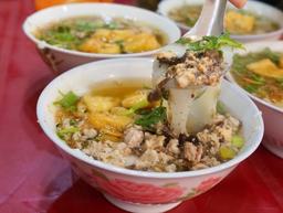 Bánh đúc nóng, món quà chiều chuẩn ngon, bổ, rẻ cho ngày hết tền cuối tháng