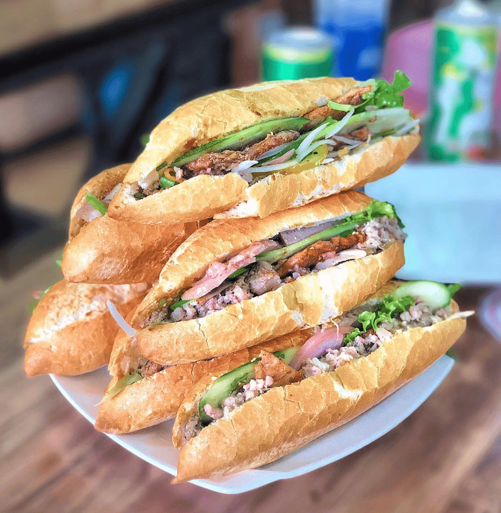 Tại sao hambuger phổ biến trên thế giới nhưng ở Việt Nam vẫn thua bánh mì?