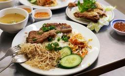 Cơm tấm, món ăn gói trọn hương vị đường phố Sài Gòn