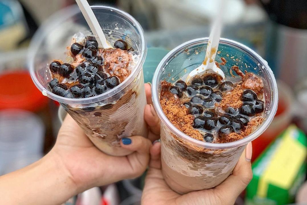 Xe milo dầm trân châu khổng lồ cứ dọn lúc nào là đông khách lúc ấy ở quận 1