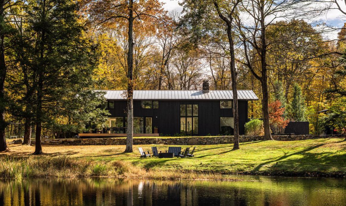 Ngôi nhà gỗ được bao phủ bởi khung cảnh thiên nhiên lãng mạn đến phát hờn