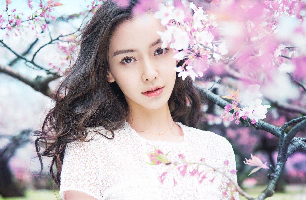 Huỳnh Thánh Y và Angelababy là hai nữ đại gia của showbiz Hoa ngữ