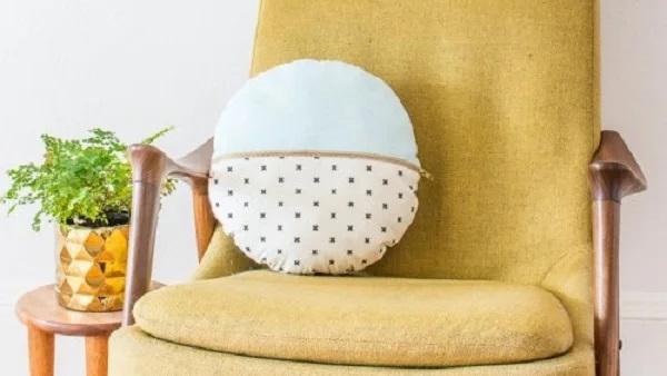 Cách làm gối tựa trang trí sofa, giường ngủ người vụng nhất cũng làm được