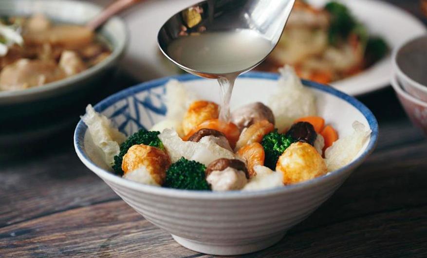 Cách nấu canh bóng thập cẩm truyền thống cho mâm cỗ Tết cổ truyền