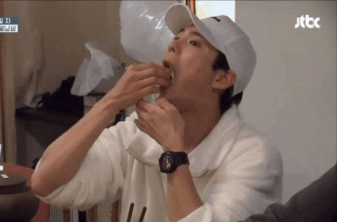 Gỏi cuốn, món Việt khiến nhiều idol Hàn Quốc đình đám "say như điếu đổ"