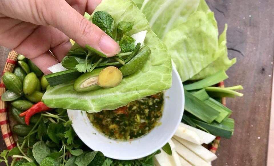 Bắp cải cuộn nhót xanh chấm chẩm chéo - đặc sản gây nghiện của vùng Tây Bắc