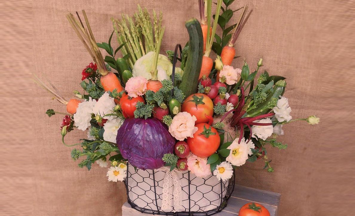 Bó hoa từ rau củ, trái cây cho 8/3: Đẹp, lạ, thiết thực nên tại sao không?