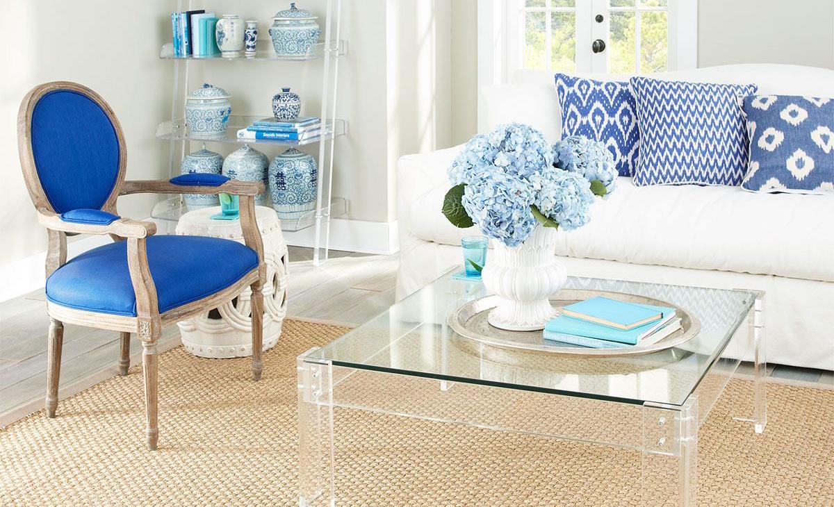 Nội thất trong suốt, kiểu nội thất sang, lạ và rất gọn gàng cho nhà chật