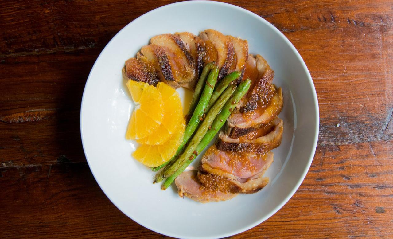 Cách làm ức vịt sốt chanh leo lạ miệng để đổi món cho cả gia đình