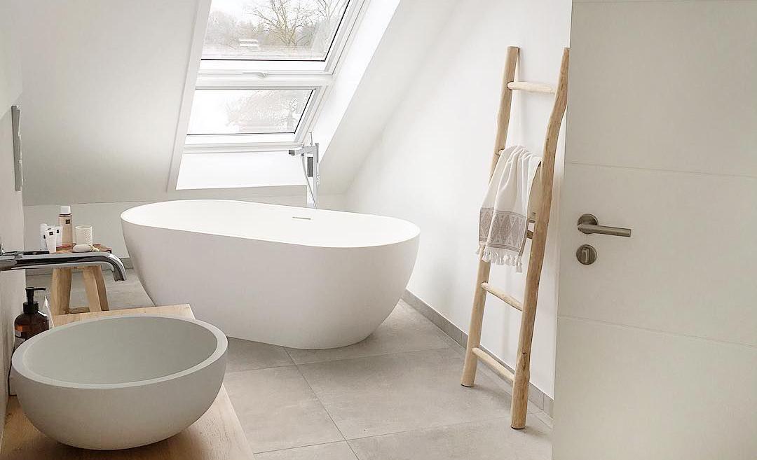 Phòng tắm trên tầng áp - góc thư giãn trong mơ rất nên tặng cho chính mình