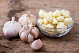 Nắm ngay 5 bí kíp này để lột vỏ tỏi đơn giản, không tốn nhiều thời gian