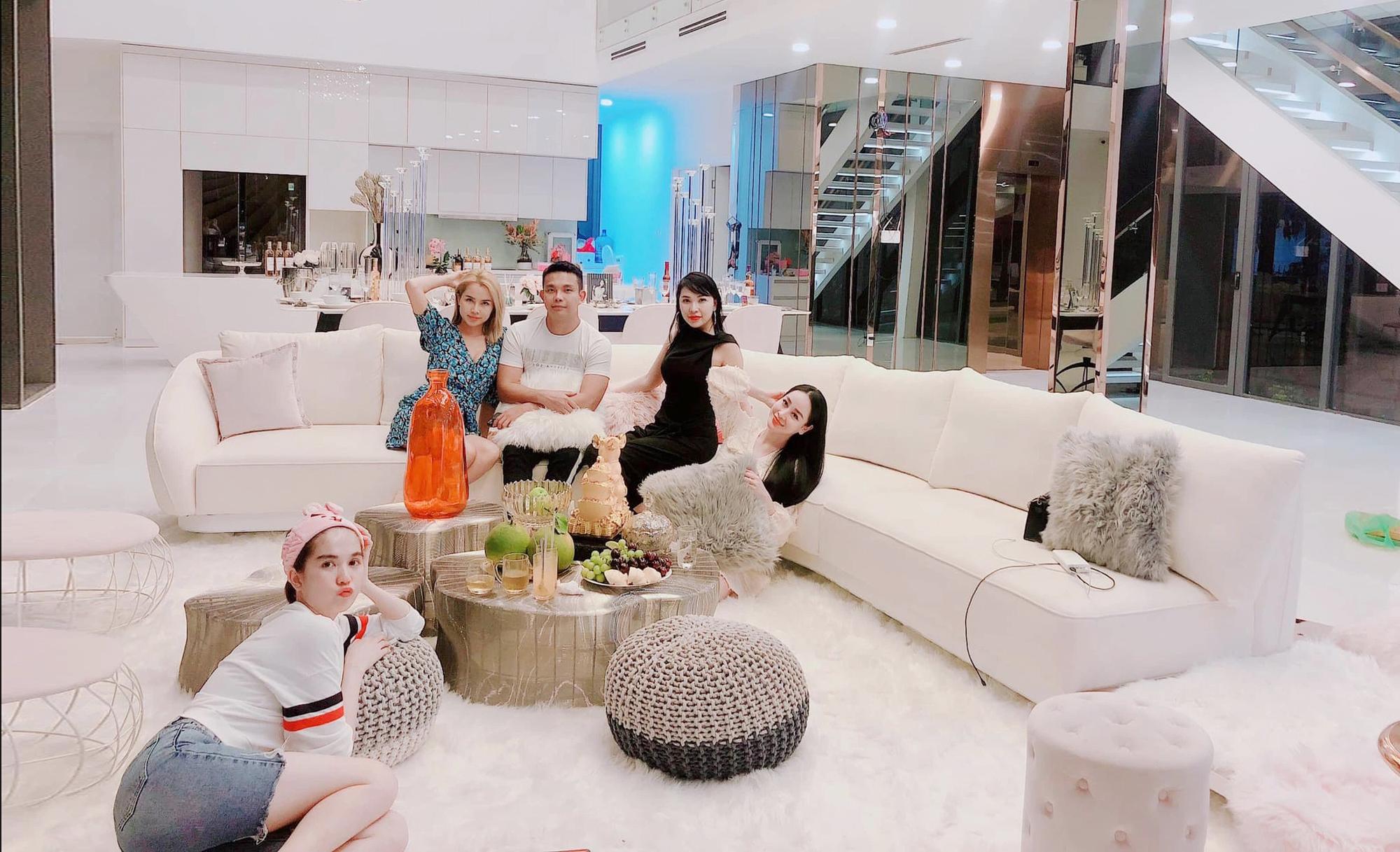 Cận cảnh căn biệt thự 50 tỷ bạn trai cũ tặng Ngọc Trinh nhân dịp sinh nhật