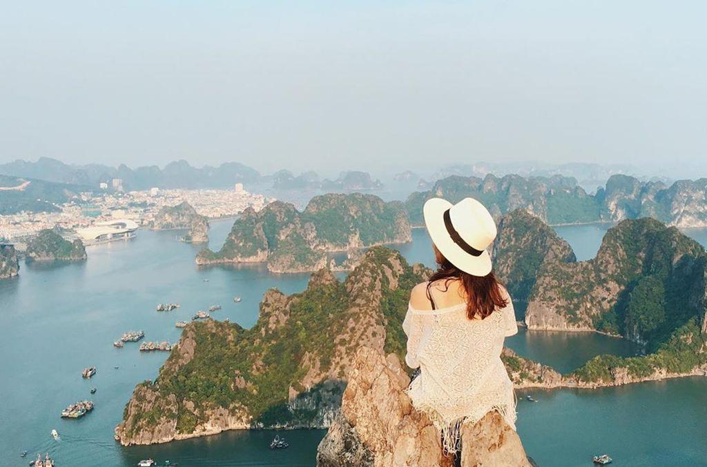 Kinh nghiệm du lịch Hạ Long từ A-Z cho người lần đầu đến thành phố biển