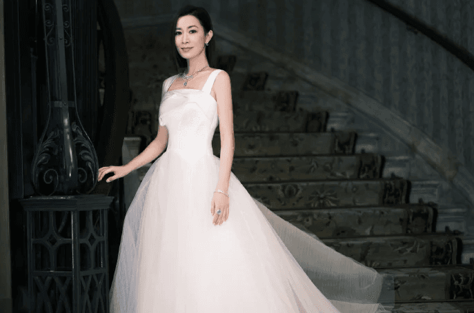 Ở tuổi 45 nhan sắc của Xa Thi Mạn vẫn khiến người ta ngỡ ngàng vì quá đẹp