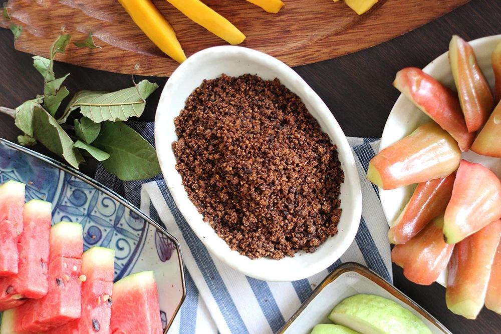 Học ngay cách làm muối ô mai chấm hoa quả ai ăn cũng khen nức nở