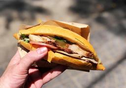 4 tiệm bánh mì ngon nhất Hội An được khách Tây hết lời khen ngợi