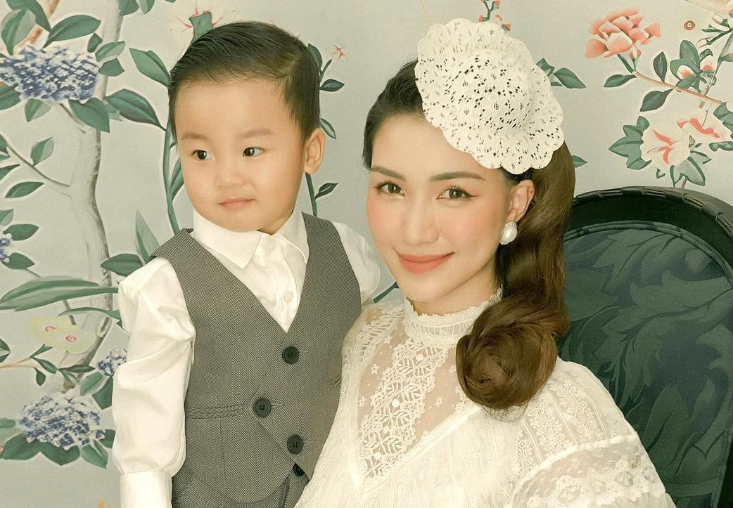 Hòa Minzy đáp trả đầy thuyết phục khi bị nói "giấu con chán giờ lại khoe"