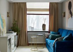 Căn hộ 45m² được tân trang đẹp mắt với phòng bếp màu vàng tươi và phòng ngủ sắc xanh dịu mát