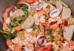 Cách làm gỏi salad mì ăn liền chua cay kiểu Thái ngon để ăn đêm xem bóng đá