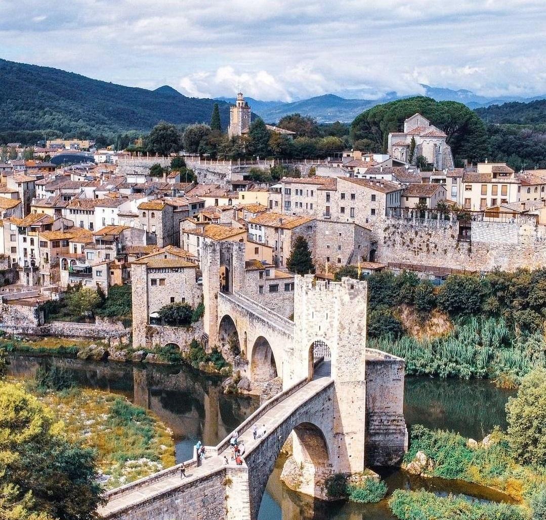 Besalú, thị trấn từ thời Trung cổ đẹp như tranh vẽ của Tây Ban Nha