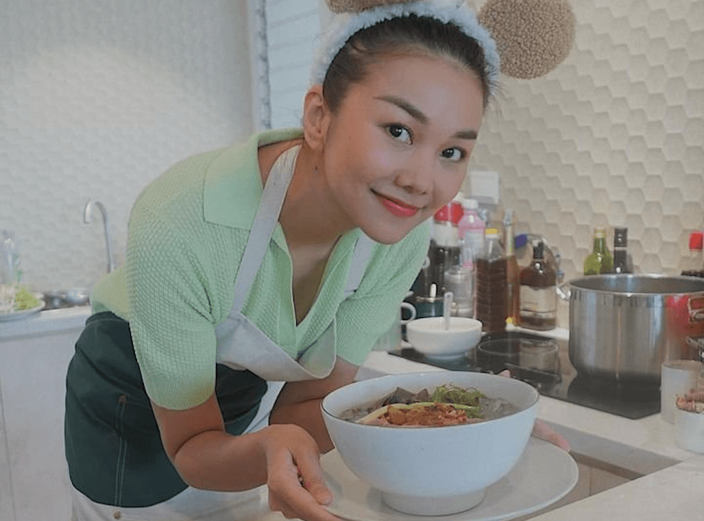 Sao Việt ăn gì, nấu gì khi ở nhà giãn cách xã hội?