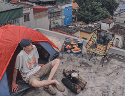 Dựng lều, cắm trại trên sân thượng, trào lưu mới của hội mê camping